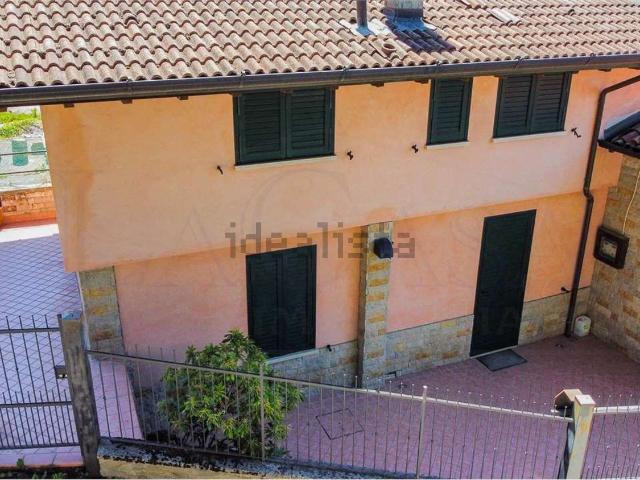 Villetta bifamiliare in vendita di 95 m² in Via Kennedy