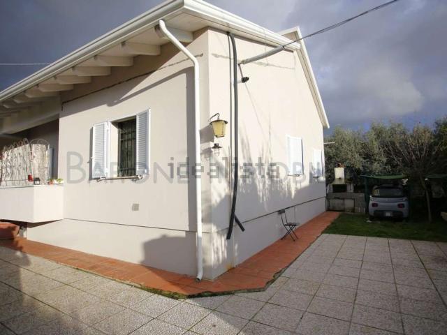 Villetta bifamiliare in vendita di 95 m² in Via Tavola
