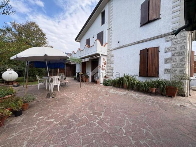 Villetta bifamiliare in vendita di 96 m² in Strada Statale 1, 3