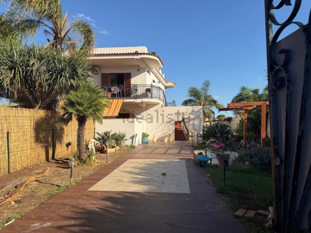 Villetta bifamiliare in vendita di 96 m² in Via Lago di Varano