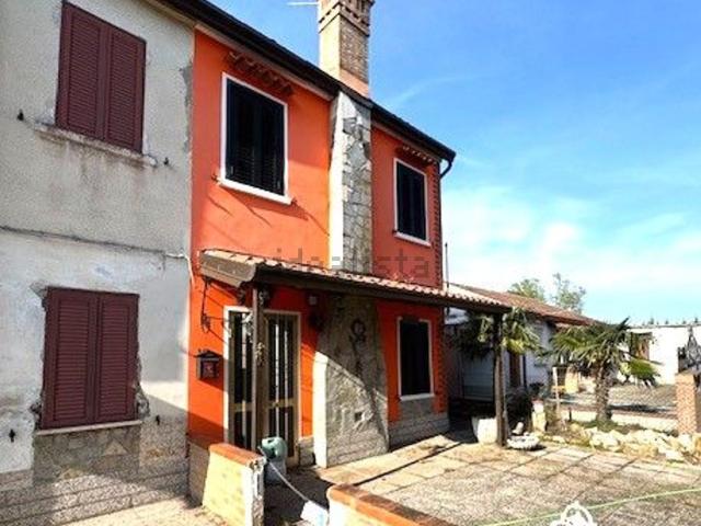 Villetta bifamiliare in vendita di 97 m² in Via Giacomo Matteotti