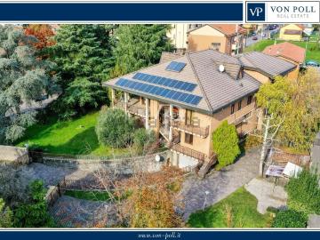 Villetta bifamiliare in vendita di 983 m² in Via Madonna, 83