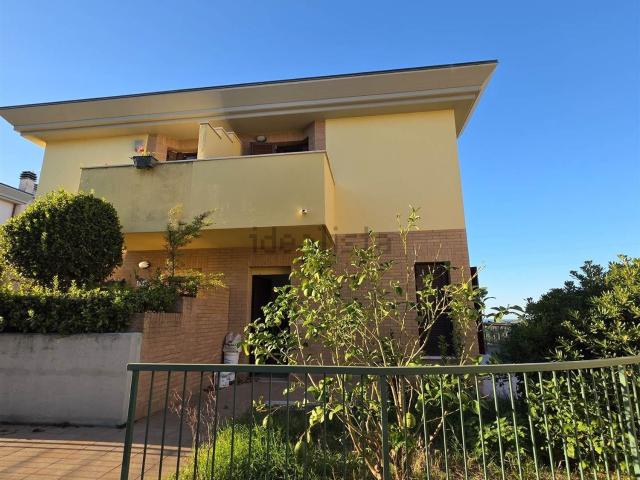 Villetta bifamiliare in vendita di 90 m² in Strada Intercomunale San Silvestro, 113