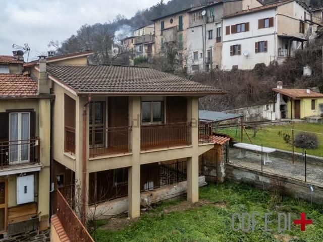 Villetta bifamiliare in vendita di 90 m² in Via Marsicana