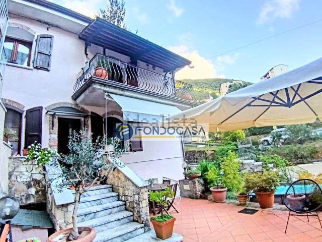 Villetta bifamiliare in vendita di 90 m² in Via Carriona di Ravaccione