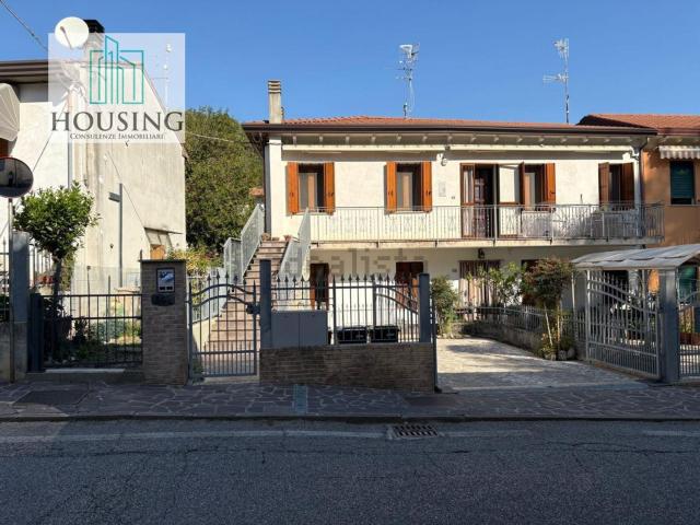Villetta bifamiliare in vendita di 90 m² in Via De Gasperi