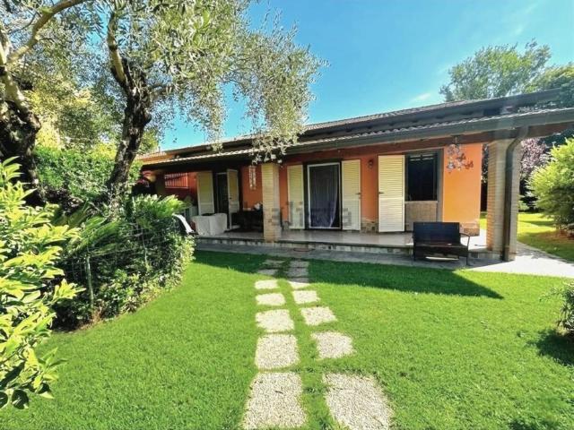 Villetta bifamiliare in vendita di 90 m² in Via degli Olmi, 26