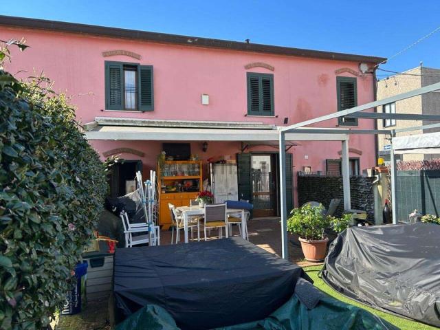 Villetta bifamiliare in vendita di 90 m² in Via della Crociata