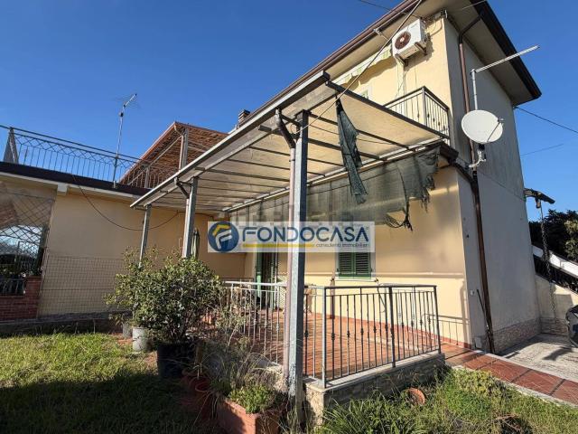 Villetta bifamiliare in vendita di 90 m² in Via Romana