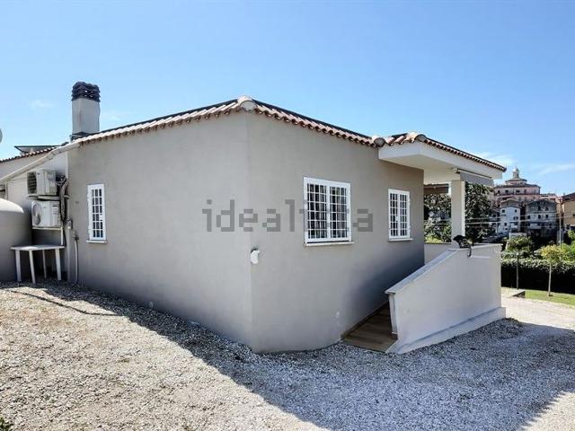 Villetta bifamiliare in vendita di 90 m² in Via Santa Maria in Fronte