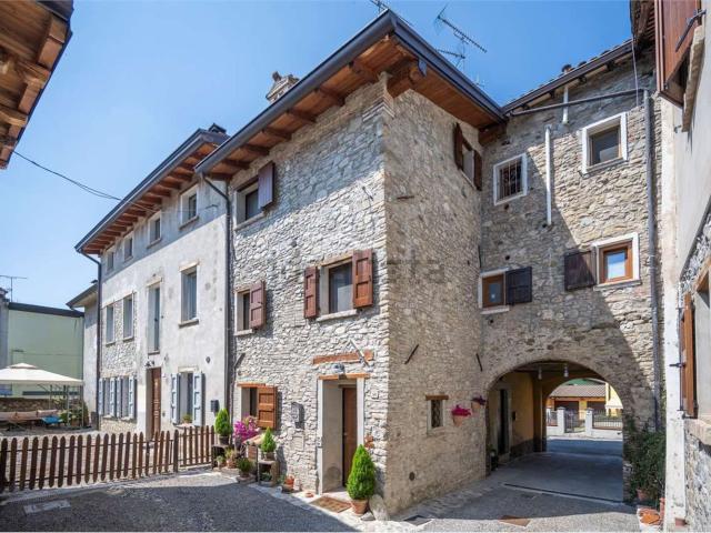 Villetta bifamiliare in vendita di 90 m² in Via Vico, 30