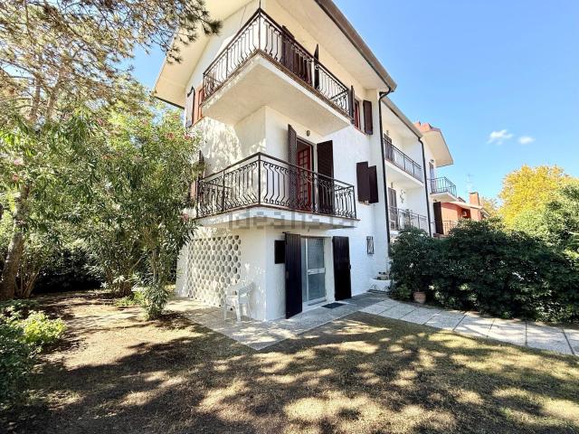 Villetta bifamiliare in vendita di 90 m² in Viale Canada, 80