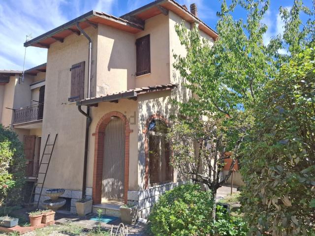 Villetta bifamiliare in vendita di 90 m² in Viale Miralaghi, 20