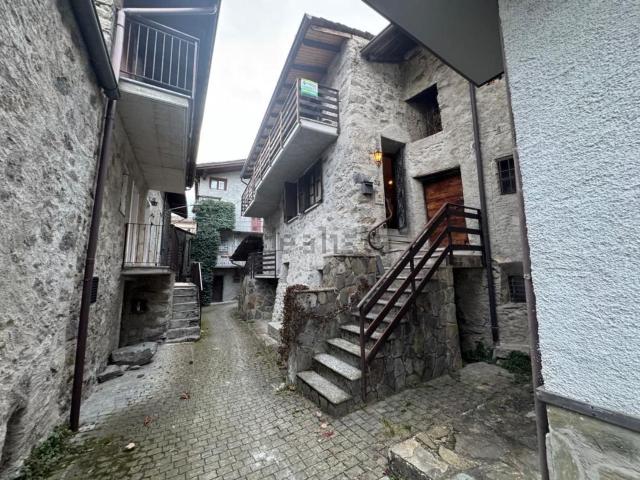Villetta bifamiliare in vendita di 91 m² in Frazione Cadelsasso, 32