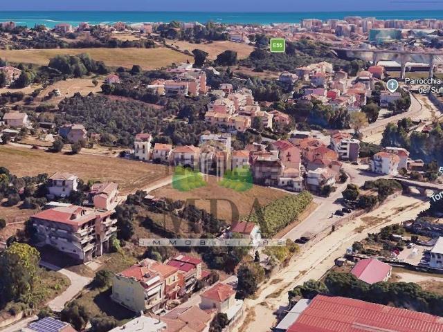 Villetta bifamiliare in vendita di 920 m² in Via Montagna dei Fiori