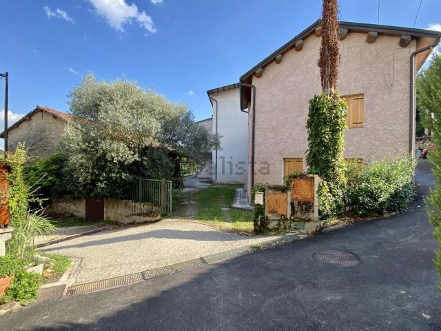 Villetta bifamiliare in vendita di 924 m² in Via Cavion, 2