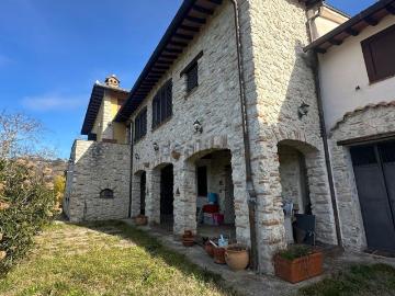 Villetta bifamiliare in vendita di 92 m² in Frazione Macchie Alte, 1