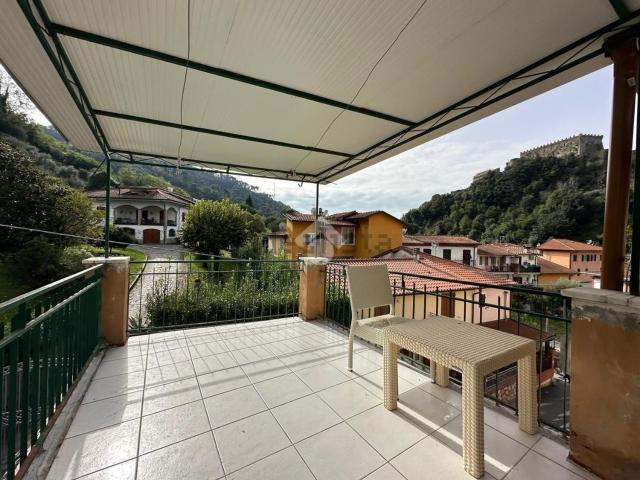 Villetta bifamiliare in vendita di 93 m² in Via degli Obertenghi, 25