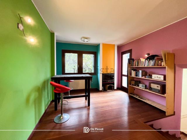 Villetta bifamiliare in vendita di 93 m² in Via Roma, 205
