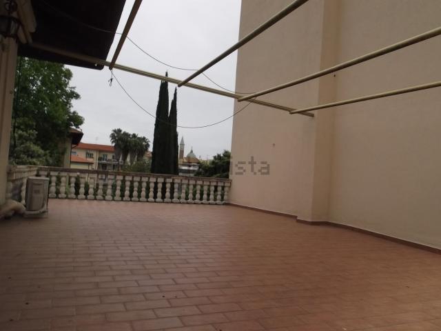 Villetta bifamiliare in affitto di 145 m² in Viale Giacomo Matteotti