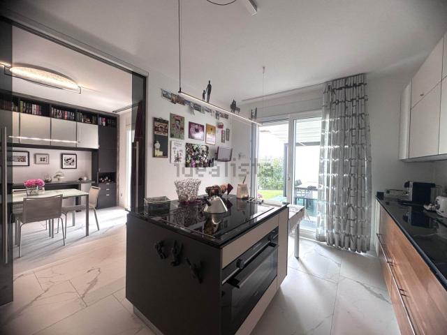 Case e ville in affitto di 149 m² in Via Fogazzaro