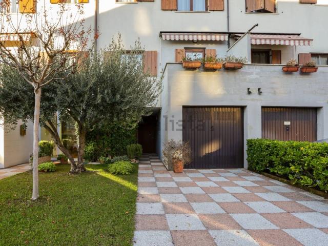 Villetta bifamiliare in affitto di 150 m² in Via Zancle, 47