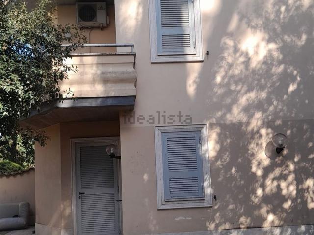 Villetta bifamiliare in affitto di 150 m² in Via Marina di Campo