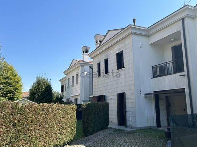Villetta bifamiliare in affitto di 150 m² in Via Pier Paolo Pasolini, 41