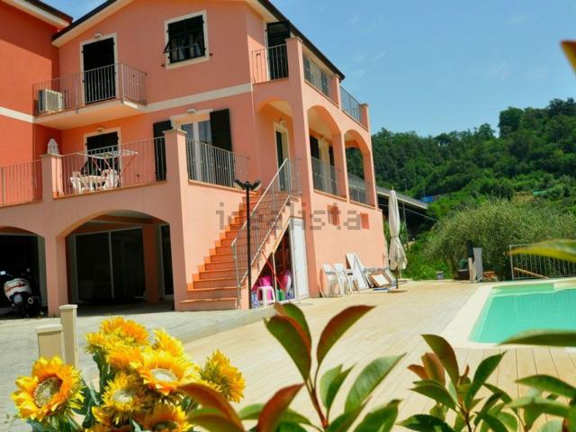 Villetta bifamiliare in affitto di 160 m² in Via Viano