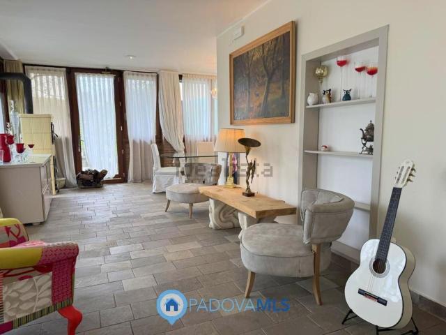 Villetta bifamiliare in affitto di 160 m² in Via Friuli