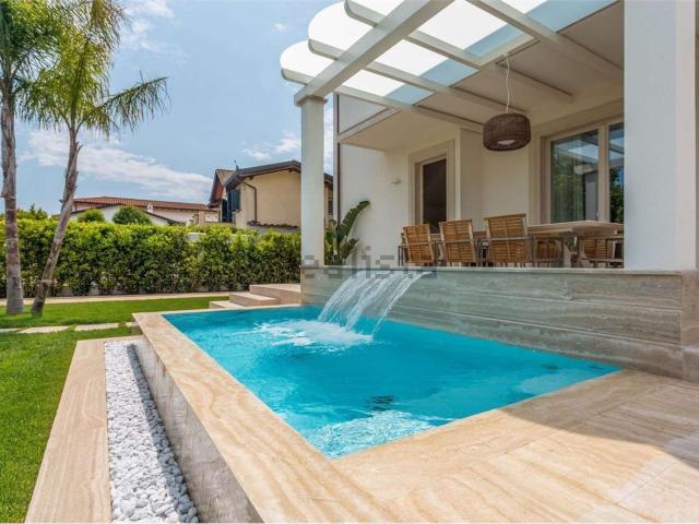 Villetta bifamiliare in affitto di 160 m² in Via Pablo Picasso