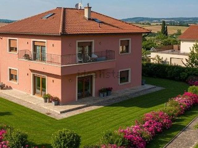 Villetta bifamiliare in affitto di 167 m² in Via Monte Lungo