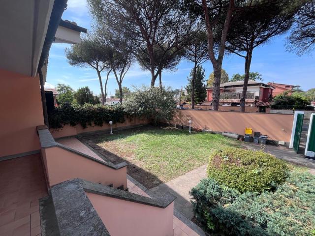 Villetta bifamiliare in affitto di 165 m² in Via Stradella Roma