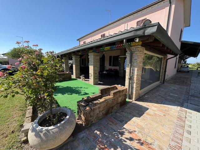 Villetta bifamiliare in affitto di 168 m²