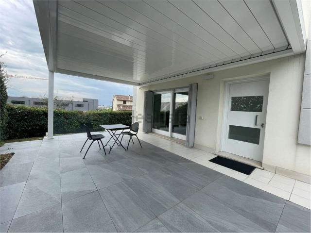 Villetta bifamiliare in affitto di 170 m² in Via Buziol