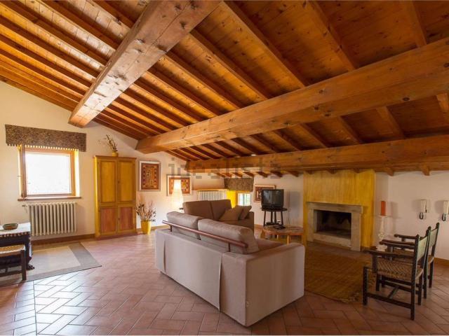 Villetta bifamiliare in affitto di 170 m² in Via Nassar