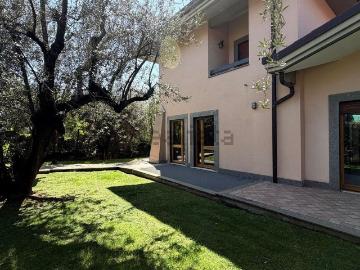 Villetta bifamiliare in affitto di 170 m² in Via Platone, 14
