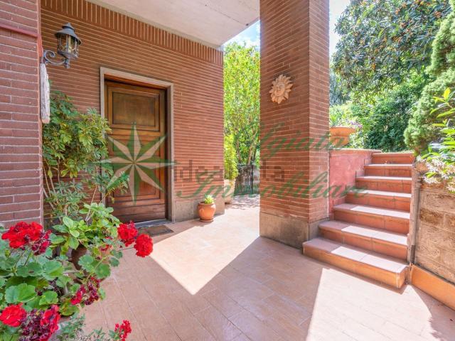 Villetta bifamiliare in affitto di 180 m² in Largo Olgiata, 15