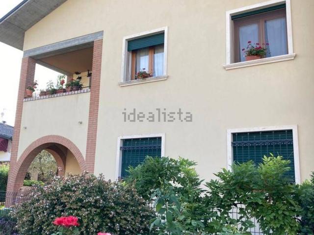 Villetta bifamiliare in affitto di 180 m² in Strada Casale