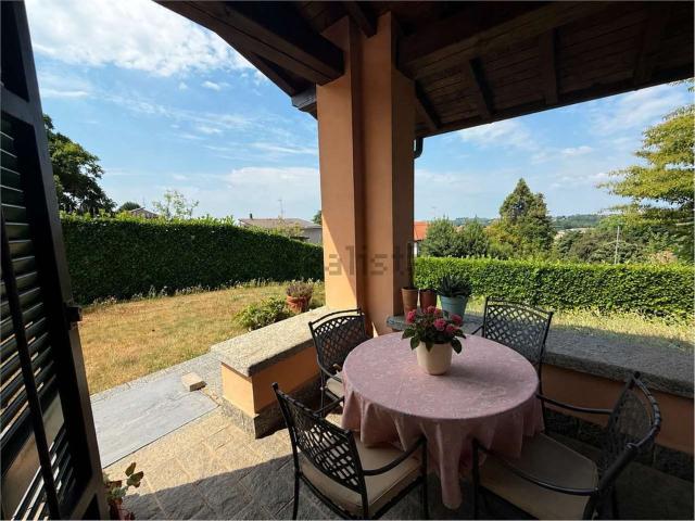 Villetta bifamiliare in affitto di 180 m² in Via Betta