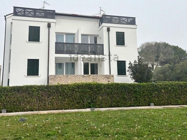 Villetta bifamiliare in affitto di 180 m² in Via delle Nazioni Unite, 7