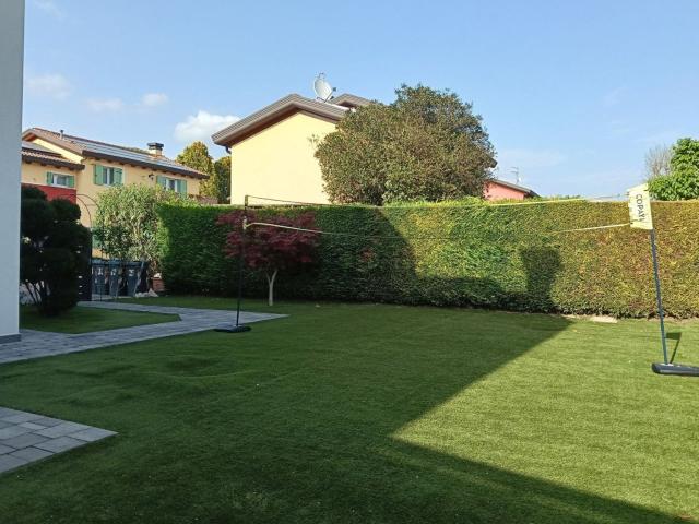 Villetta bifamiliare in affitto di 180 m²