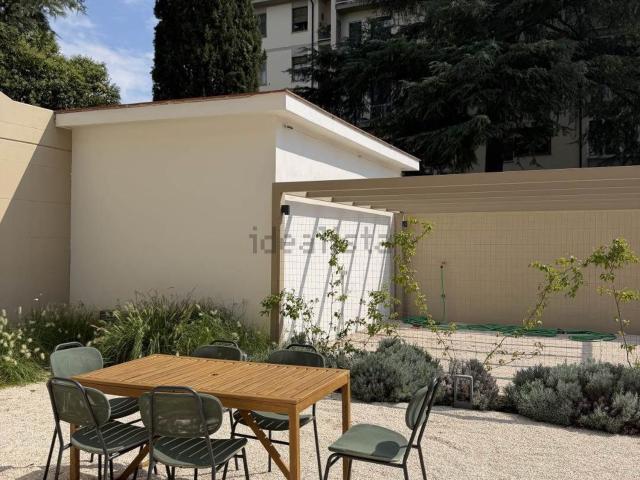 Villetta bifamiliare in affitto di 180 m² in Via Luca Ghini, 14