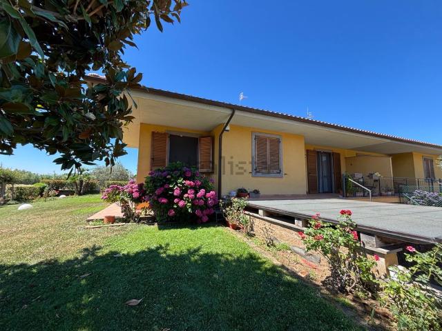 Villetta bifamiliare in affitto di 180 m²