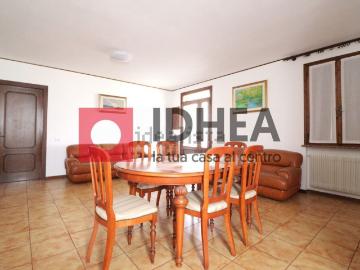 Villetta bifamiliare in affitto di 188 m² in Via Monte Grappa