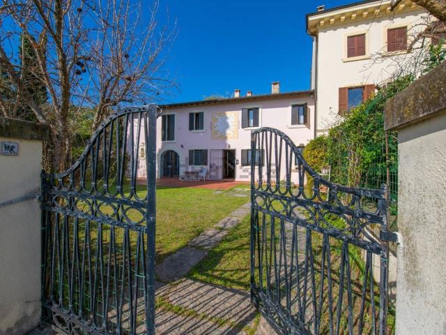 Villetta bifamiliare in affitto di 195 m² in Via Torricelle