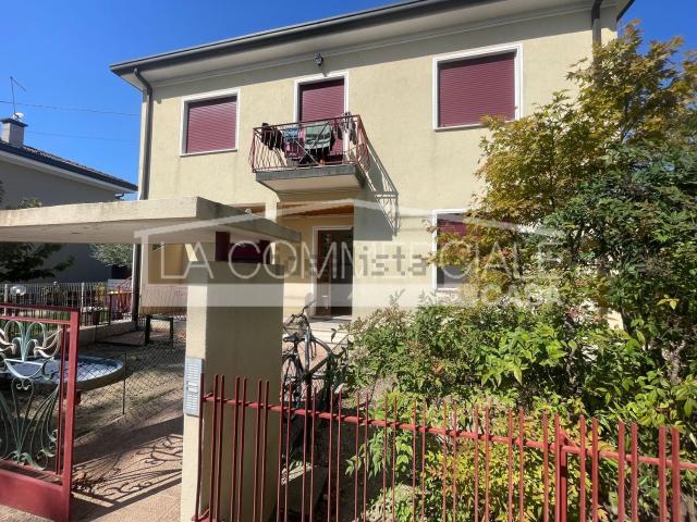 Villetta bifamiliare in affitto di 100 m²