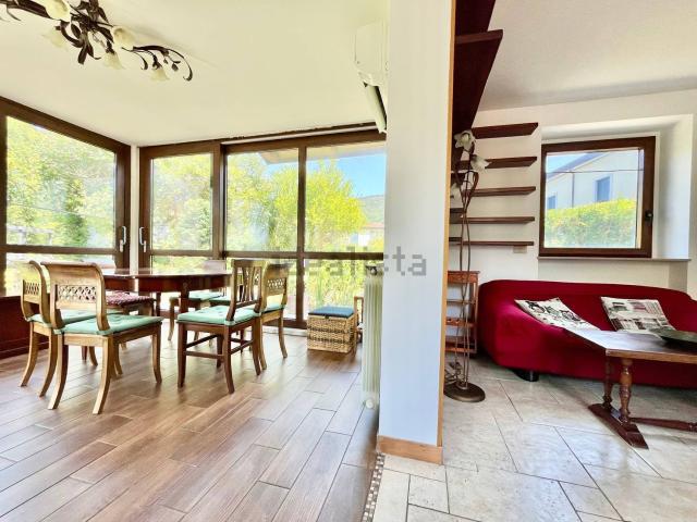 Villetta bifamiliare in affitto di 107 m² in Viale Miramare, 87