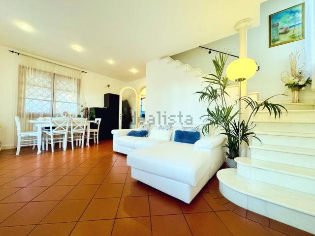 Villetta bifamiliare in affitto di 110 m² in Via Trento, 55042