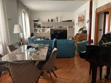 Villetta bifamiliare in affitto di 110 m² in Via Gustavo Modena